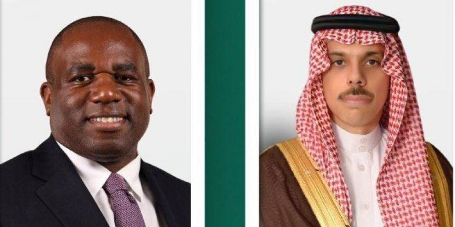 فيصل بن فرحان يتلقى اتصالاً هاتفيًا من وزير خارجية المملكة المتحدة - عرب فايف