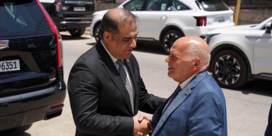 استقبال حافل لنقيب المعلمين في العراق لحضور اجتماع اتحاد المعلمين العرب - عرب فايف