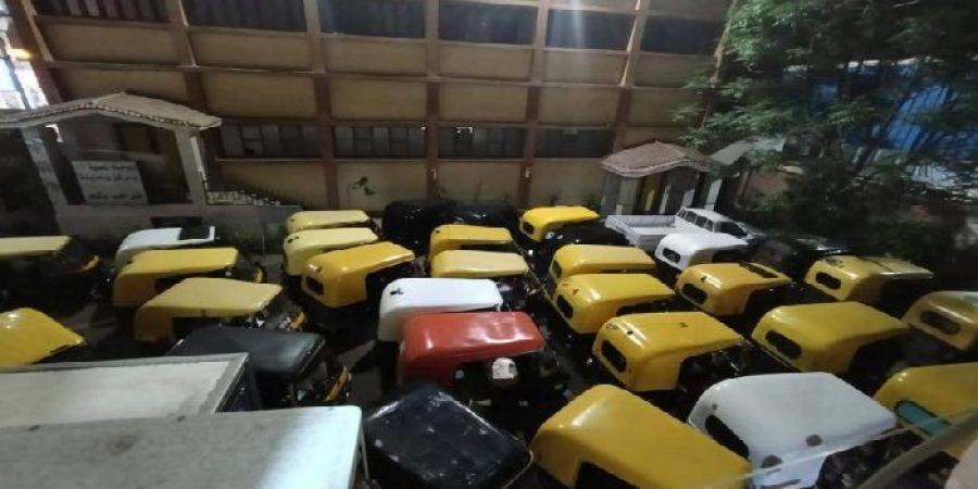 ضبط 31 مركبة توك توك مخالفة في حملة لـ «محلية كوم حمادة» بالبحيرة - عرب فايف