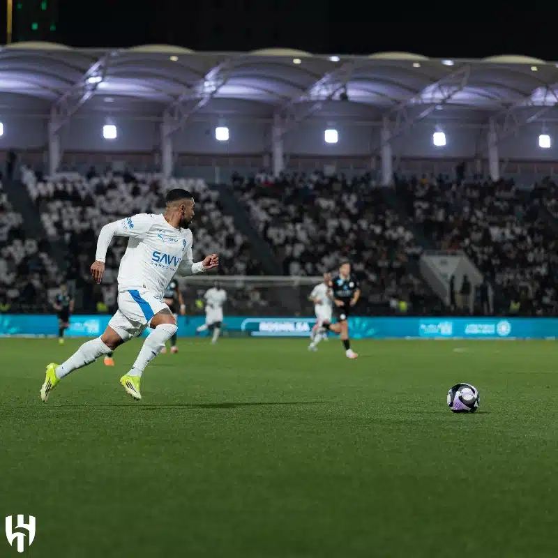 الهلال يقسو على الشباب بخماسية مثيرة ويعزز موقعه في صدارة الدوري