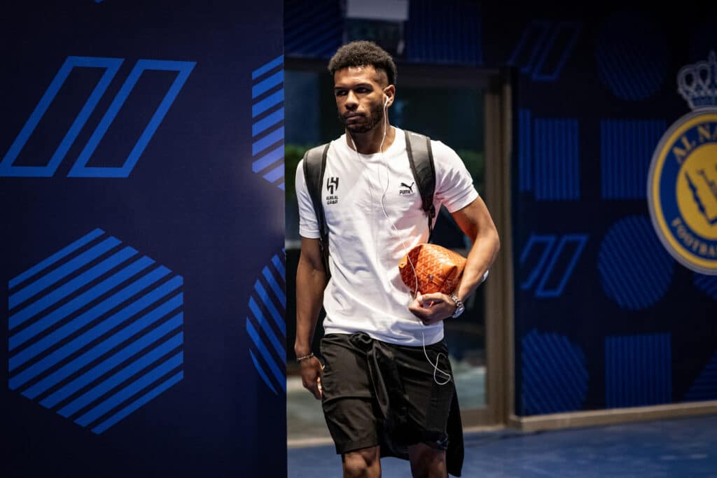 علي البليهي يغير القميص ويواصل تسجيل الأهداف للهلال بنجاح