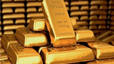 انخفاض أسعار الذهب في الأسواق العالمية وخسائر الأوقية تتجاوز 20 دولارًا