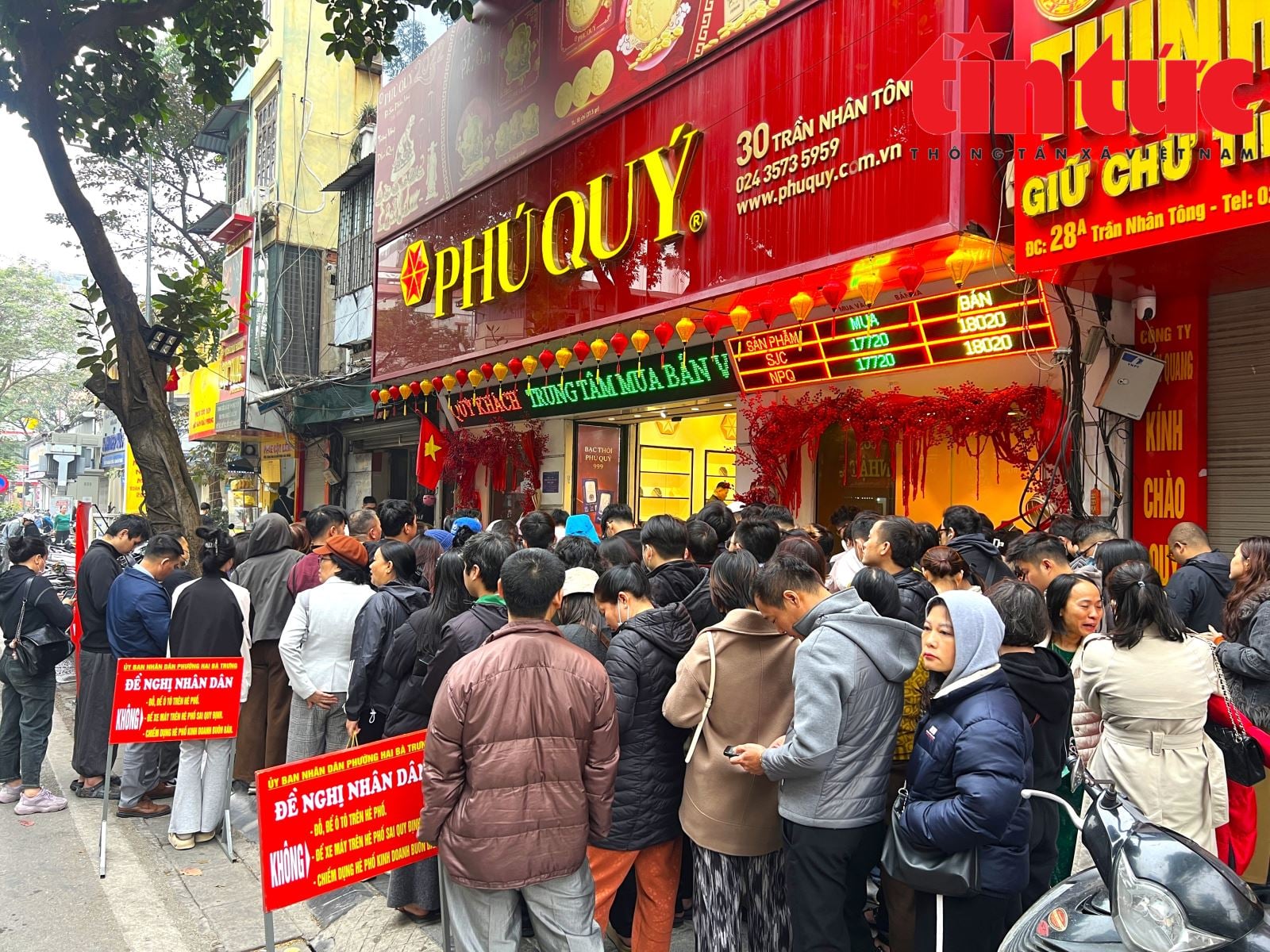 أسعار الذهب تتراجع صباح 12 مارس وسط ضغوط جني الأرباح