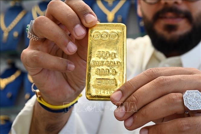 أسعار الذهب تشهد تقلبات حادة مع بقاء المعدن النفيس عند مستويات مرتفعة