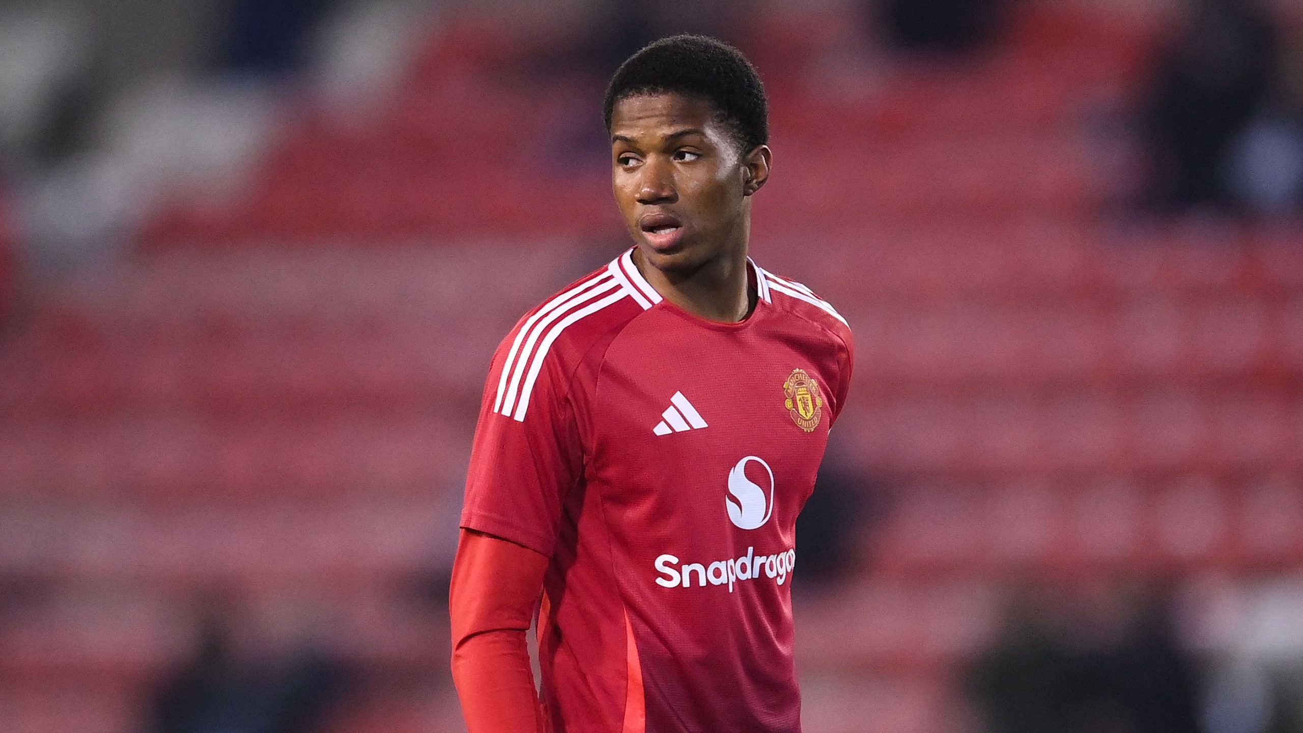 إصابة خطيرة تبعد لاعب مانشستر يونايتد الشاب تشيدو أوبي عن مواجهة مايكل كاريك