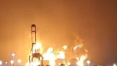 احتواء حريق خزانات الوقود في ميناء صلالة يستغرق وقتًا وفق تقديرات الجهات المختصة