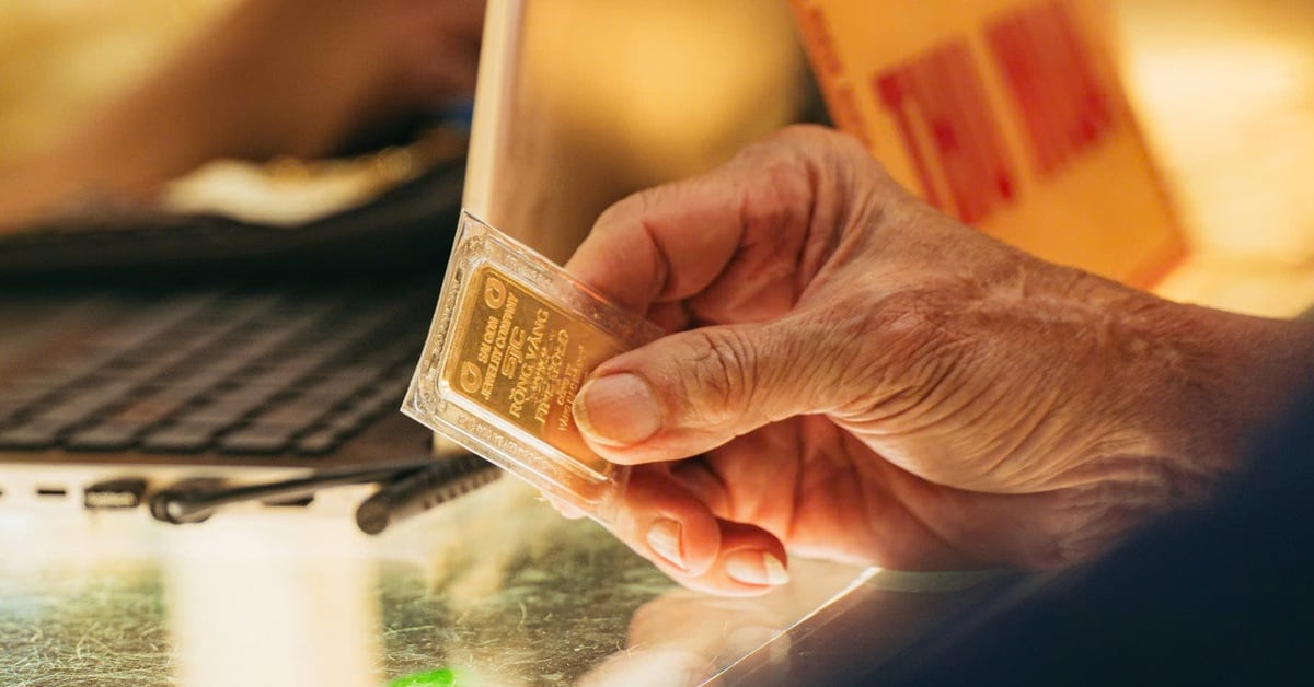 ارتفاع غير متوقع في أسعار الذهب يثير اهتمام المستثمرين في الأسواق العالمية