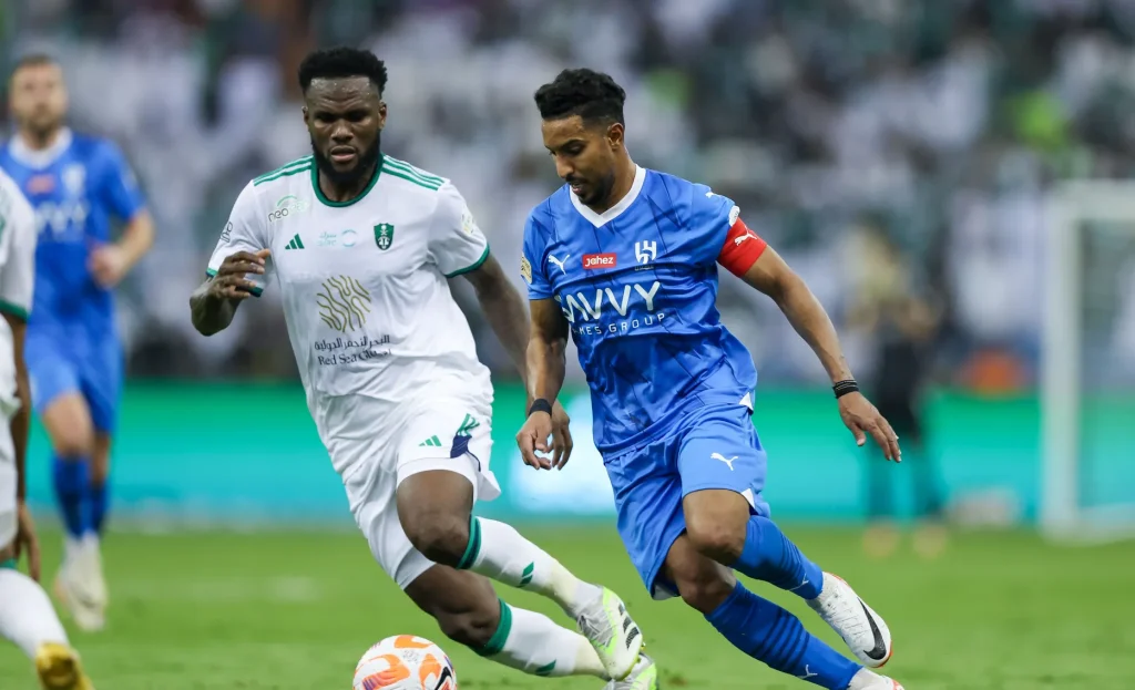 الأهلي يتخذ قراراً حاسماً استعداداً لمواجهة الهلال في كلاسيكو الدوري السعودي
