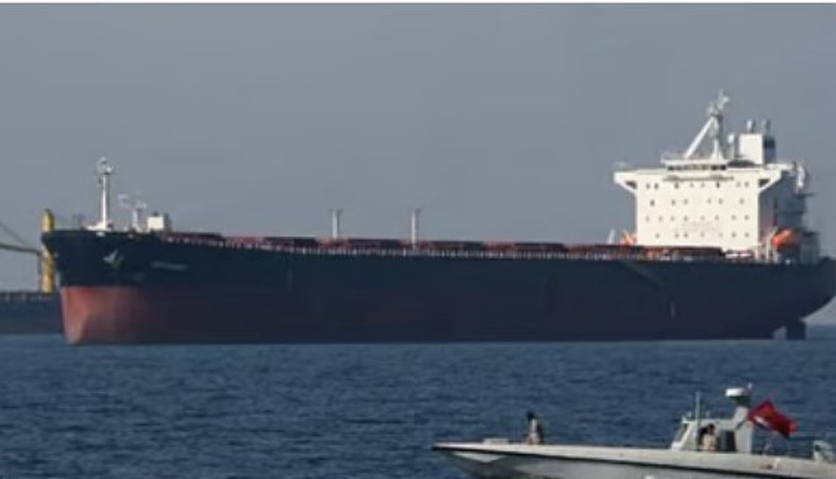 الحرس الثوري الإيراني يغلق مضيق هرمز ويهدد باستهداف السفن العابرة