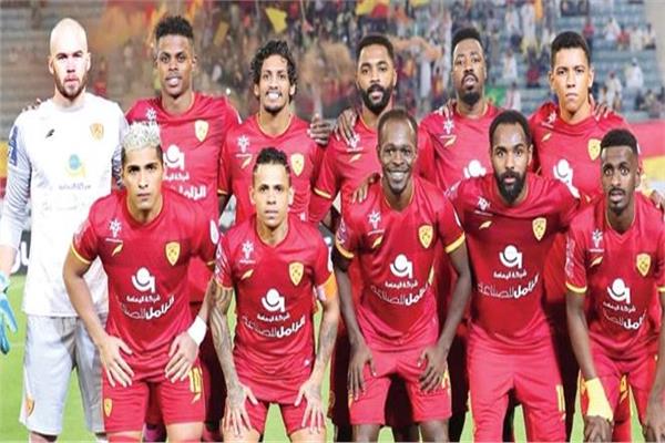 القادسية ينتزع فوزًا ثمينًا من أهلي جدة بهدف قاتل في الدوري السعودي