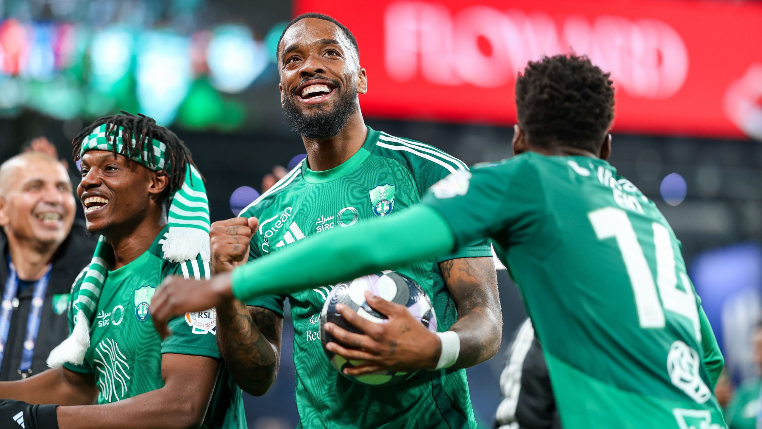 القنوات الناقلة لمباراة القادسية والأهلي في دوري روشن السعودي 2025-2026 وكيفية مشاهدتها مباشرة عبر الإنترنت