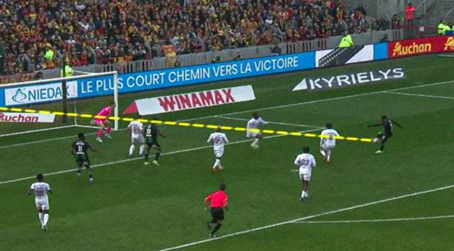 النجم السعودي سعود عبد الحميد يصنع التاريخ في الدوري الفرنسي ويبرز كأيقونة رياضية