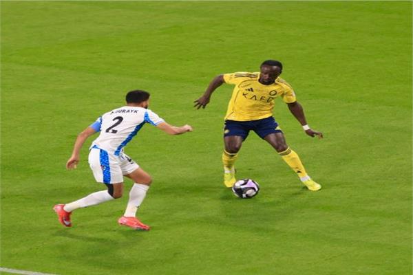 النصر ونيوم يتعادلان سلبياً في نهاية الشوط الأول