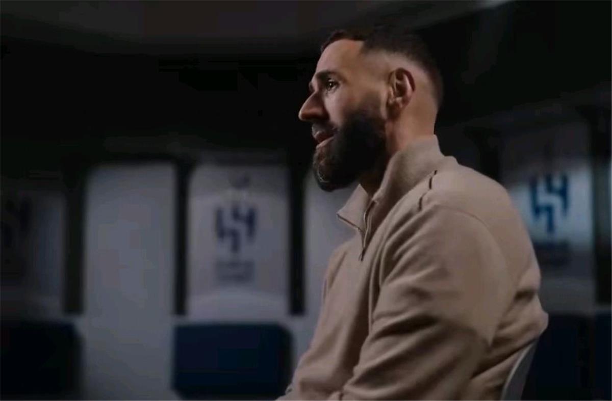 الهلال يترقب تقرير الجهاز الطبي لتحديد مشاركة بنزيما في المباراة