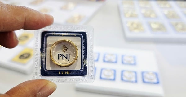 انخفاض أسعار سبائك وخواتم الذهب من شركة SJC بأكثر من مليوني دونغ فيتنامي في صباح 6 مارس رغم اتجاهات السوق العالمية