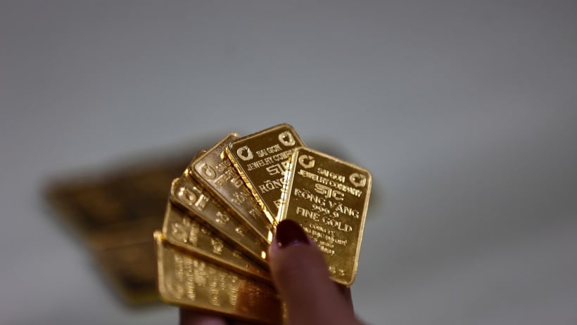 انهيار أسعار الذهب في SJC مع تراجع يقارب 11 مليون دونغ فيتنامي للأونصة