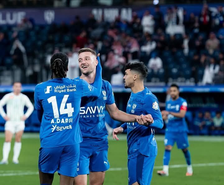 بنزيما يقود الهلال لفوز كبير على النجمة ويحافظ على صدارة الدوري