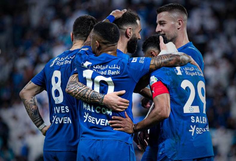 بنزيما يقود سداسية الهلال استعدادًا لمواجهة النجمة في مباراة مرتقبة