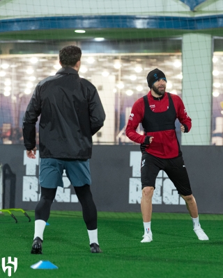 بنزيما ينضم لمران الهلال وثلاثي جديد يشكل قوة استعدادًا لمواجهة النجمة