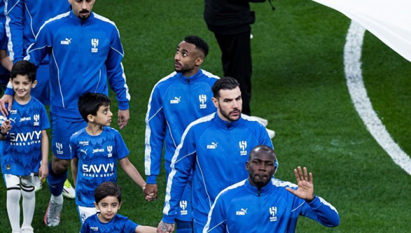 تراجع فرص مشاركة ناصر الدوسري في كلاسيكو الهلال والأهلي