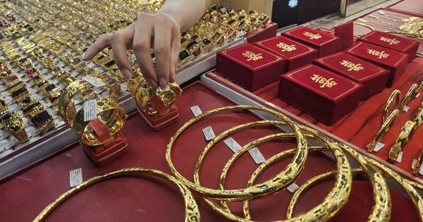 تراجع كبير في أسعار الذهب مع ارتفاع سعر النفط فوق 100 دولار للبرميل