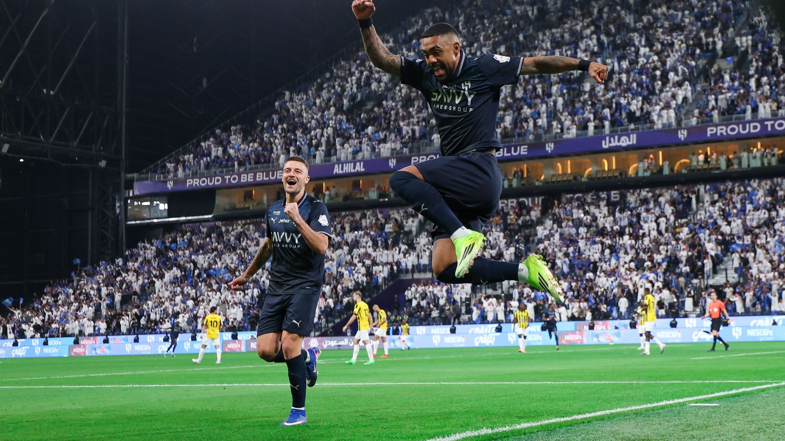 تعرف على القنوات الناقلة لمباراة الفتح والهلال في دوري روشن السعودي 2025-2026 وكيفية متابعتها أونلاين