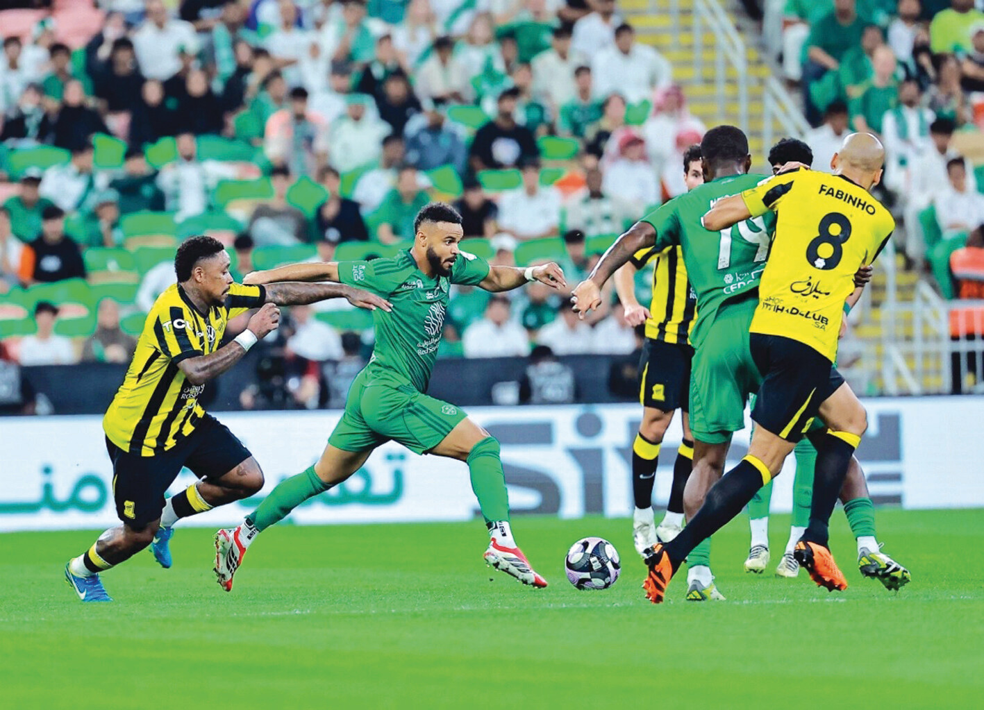 جريدة الرياض تكشف كيف يحافظ دوري روشن على نشاطه وسط توترات المنطقة