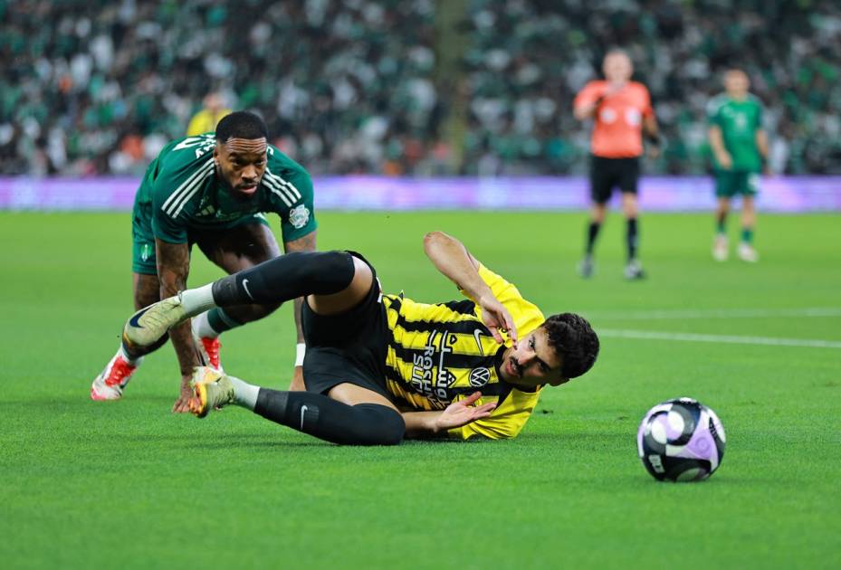 ديربي جدة بين الأهلي والاتحاد يشتعل ويقود سباق بطولة الدوري السعودي