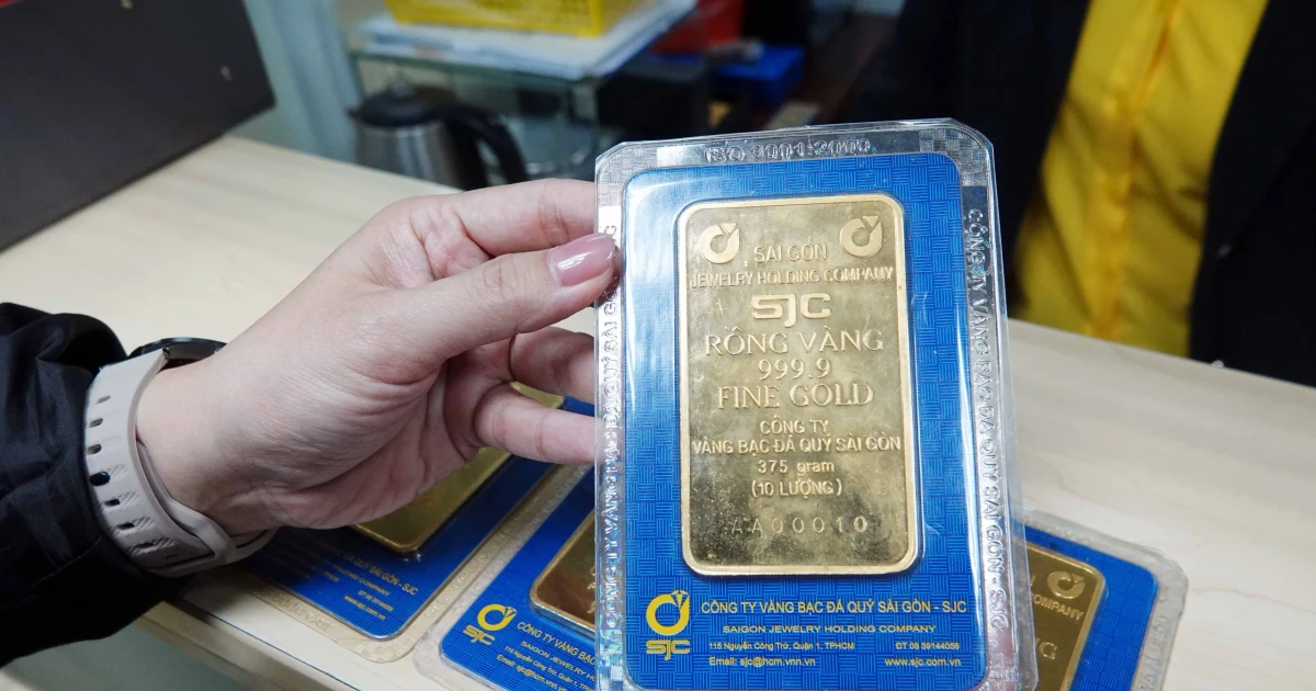 سعر الذهب في شركة SJC وخواتم الذهب يتراجع بمقدار 1.5 مليون دونغ فيتنامي