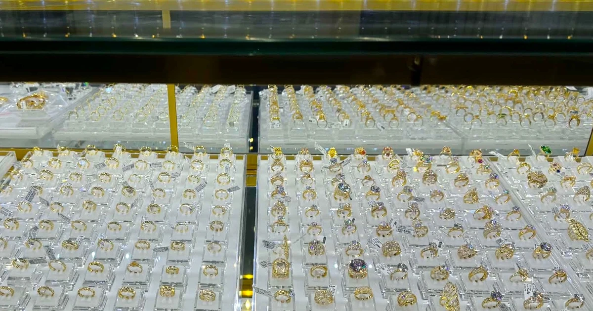 سعر سبائك الذهب يرتفع بأكثر من 3 ملايين دونغ فيتنامي صباح 10 مارس