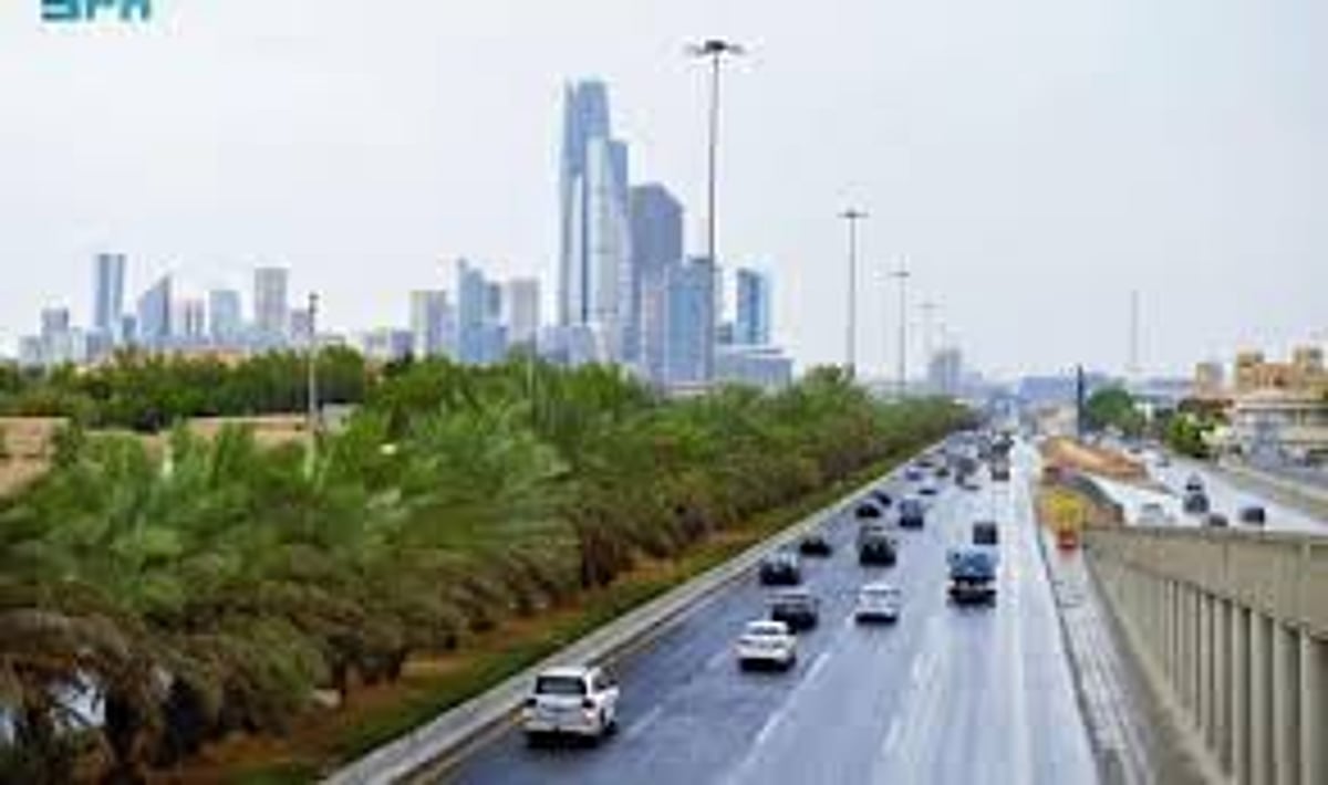 طقس المملكة يوم الثلاثاء يشهد أمطارًا رعدية وسيول مع زخات برد ورياح نشطة على مناطق متعددة