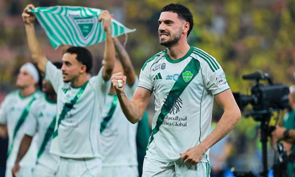 غياب مدافع أهلي جدة يؤثر على تشكيلة الفريق في ديربي الرياض