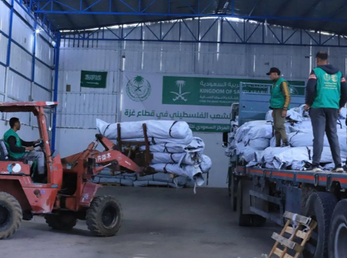 قافلة مساعدات إنسانية جديدة من مركز الملك سلمان تصل قطاع غزة لتعزيز الدعم الإغاثي