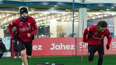 كريم بنزيما يستعد لمواجهة نجم الهلال في الدوري السعودي