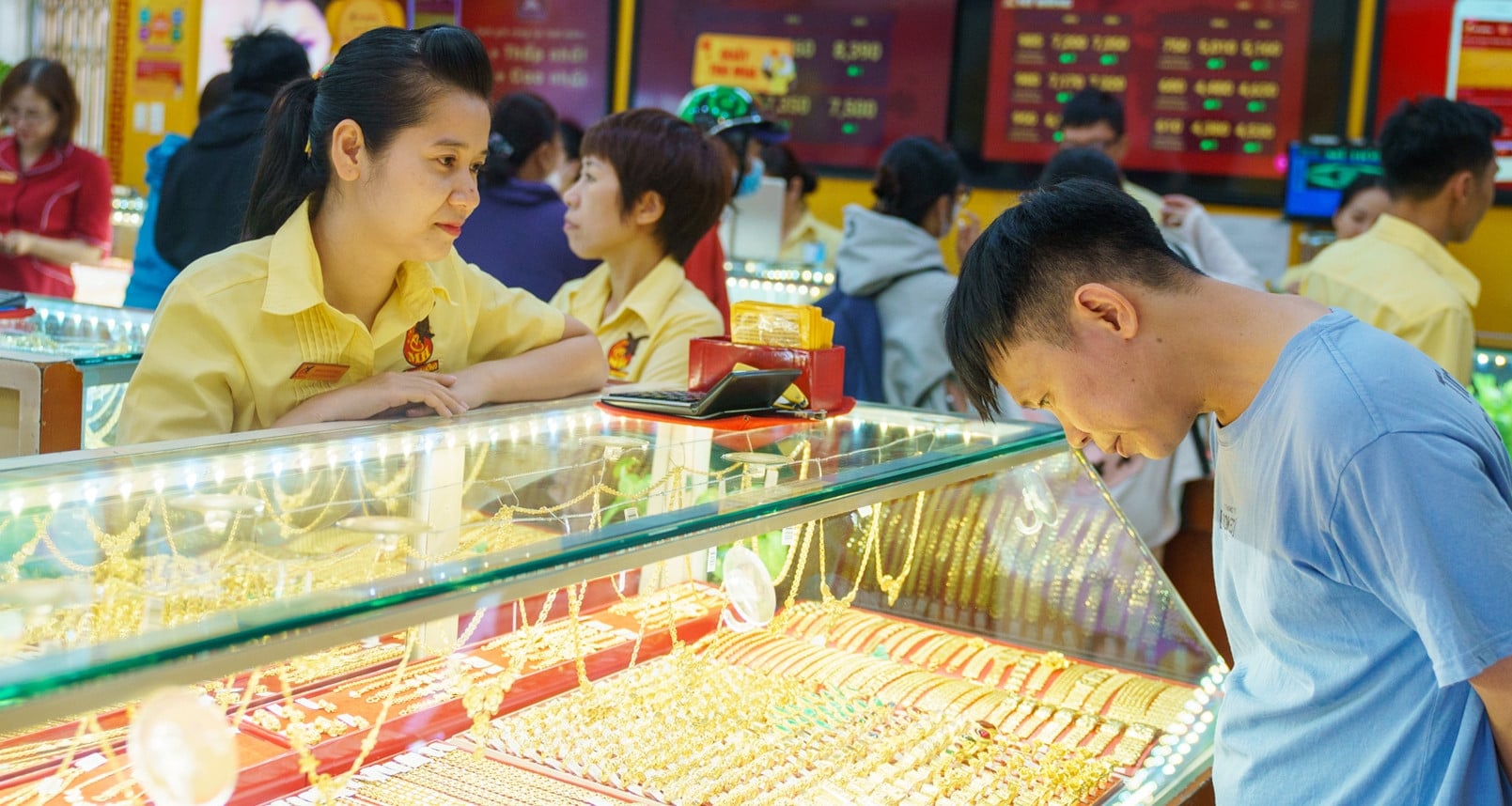 مخاطر عالية تنتظر المستثمرين في أسعار الذهب مع تصاعد التوترات في الشرق الأوسط