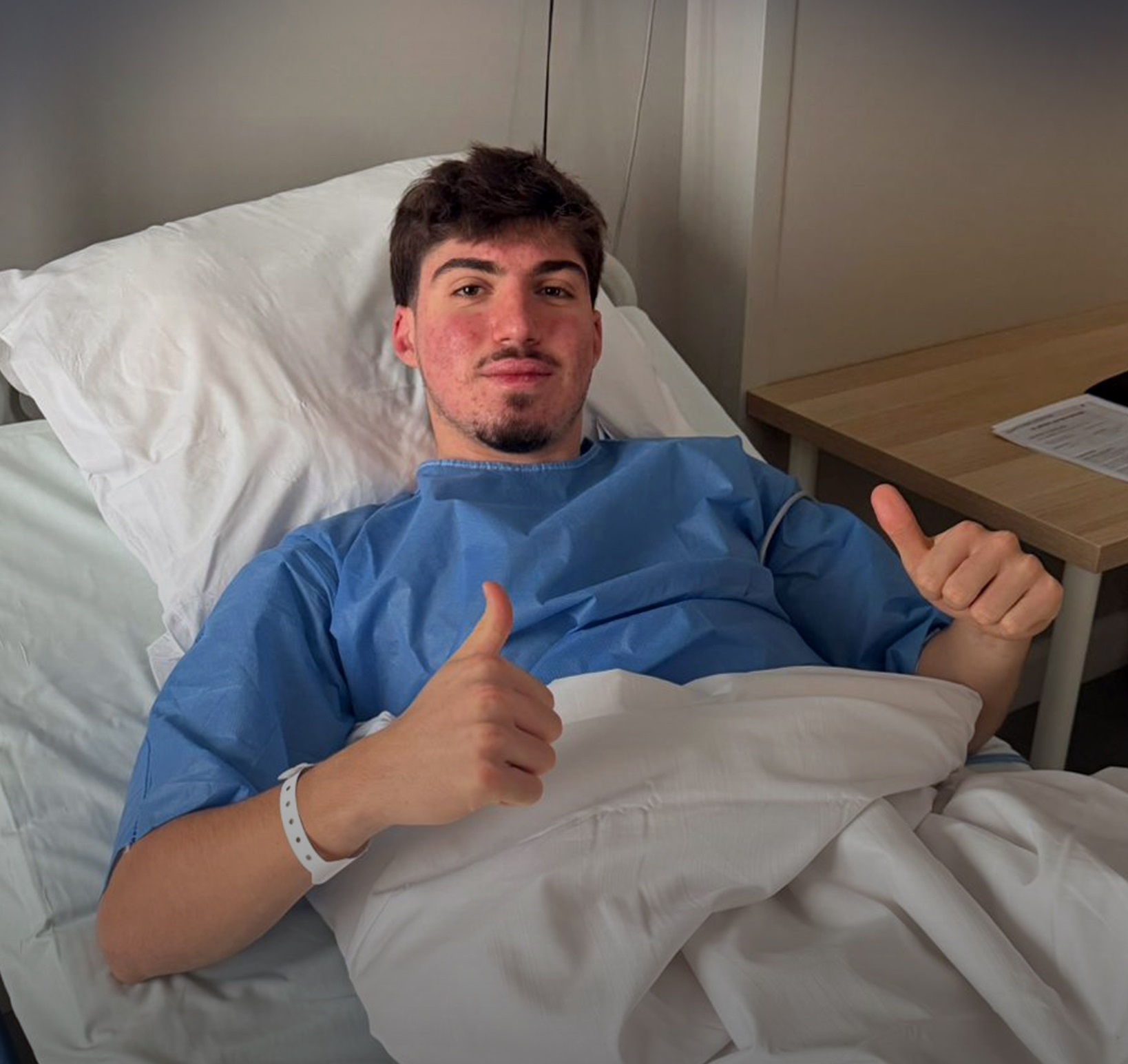 مدافع الهلال ينجح في عملية جراحية بارزة أجريت في باريس