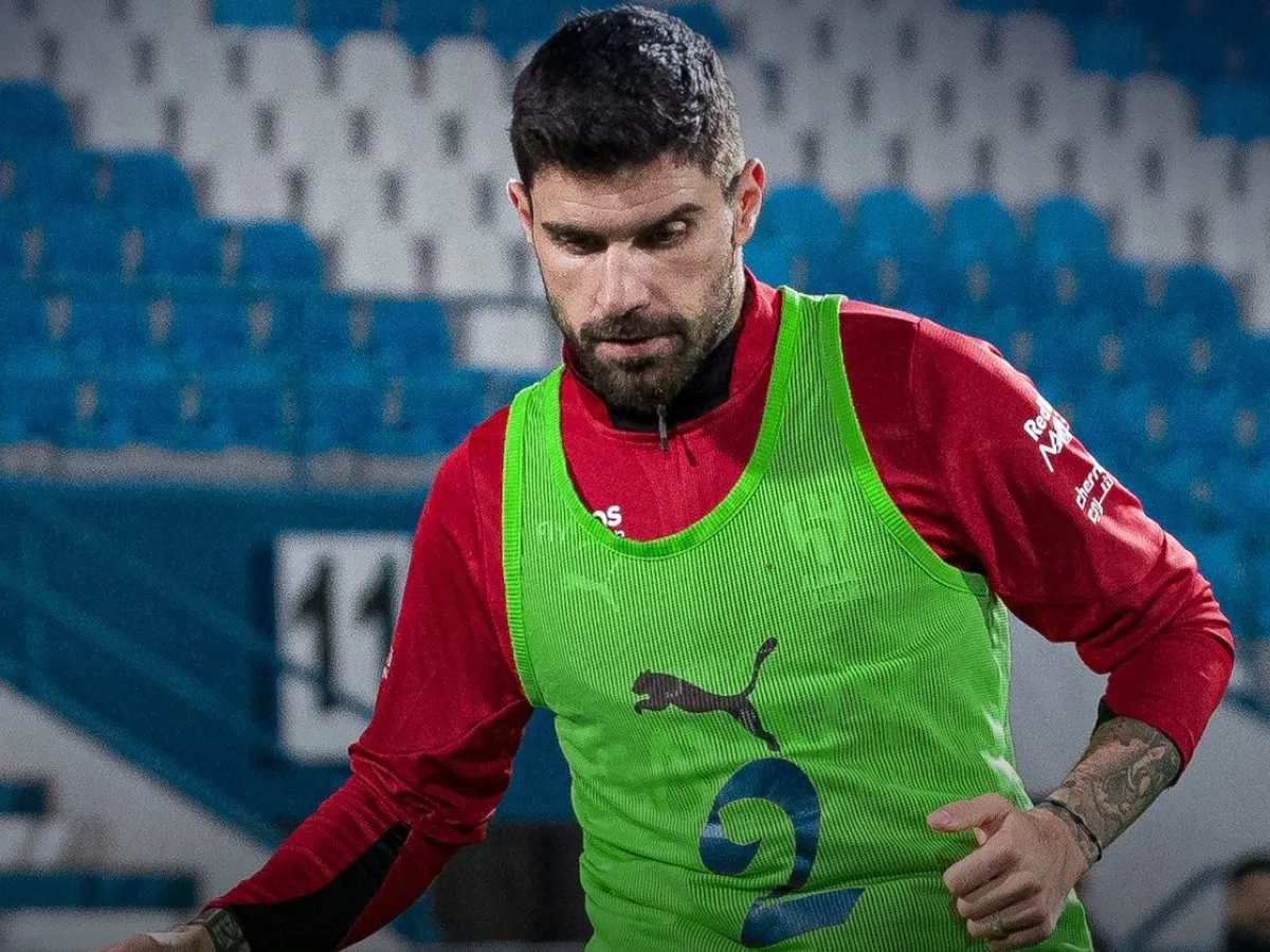 نيفيز يستأنف تدريبات الهلال استعدادًا لمواجهة الفتح