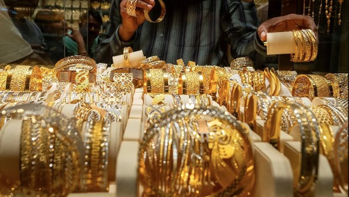 هبوط سعر الذهب 50 جنيهًا بنهاية تداولات 10 مارس 2026 وتسعيرة جرام عيار 21 الجديدة