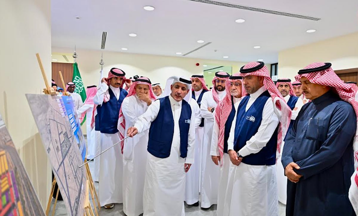 وزير البلديات والإسكان يختتم زيارته لجدة بتفقد المشاريع التنموية الكبرى