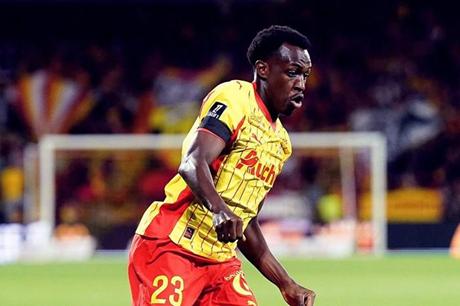 وكيل سعود عبدالحميد يؤكد عدم وجود أي مفاوضات بين النصر واللاعب